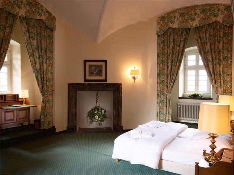 Hotel Und Restaurant Burg Schnellenberg Attendorn Ngoại thất bức ảnh